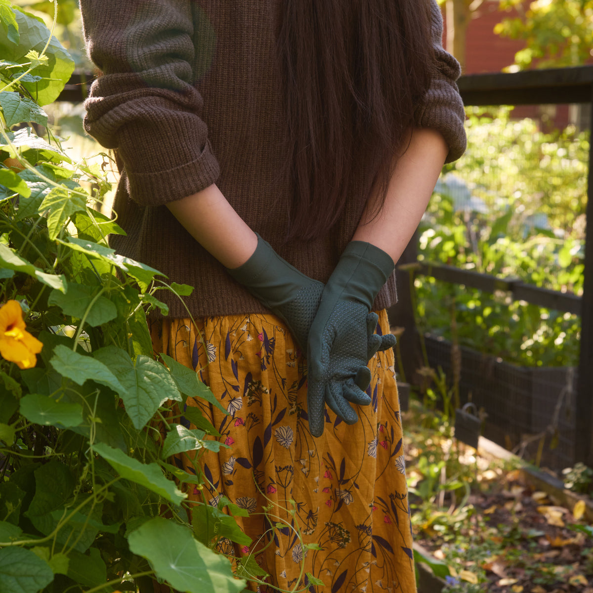 deep deal mid rise higarden gloves in a grip palm worn by Gabriella, shot by Anne Marie